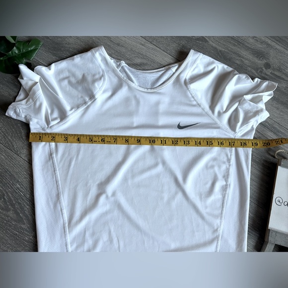 Nike Pro Dri-Fit Lightweight White Crewneck Workout Top. Size L - Picture 7 of 9